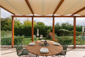 Estia, Stylish Villa a step to the Sandy Beach